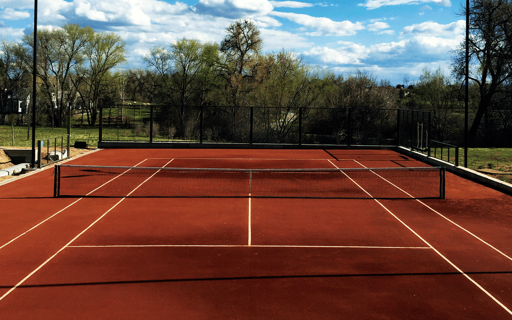 red caliclay tennis court